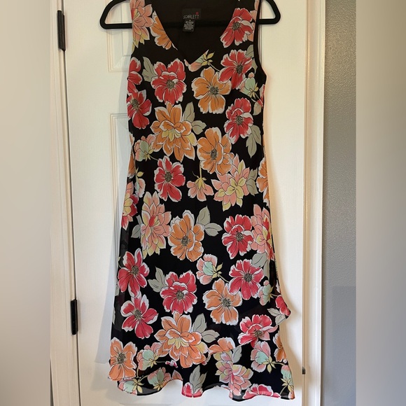Scarlett Dresses & Skirts - Scarlett Size 6 Floral Sleeveless‎ Dress
